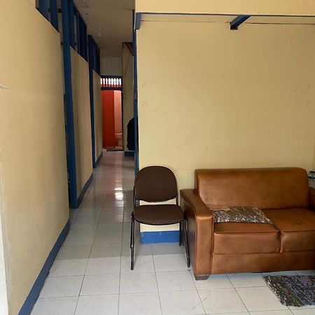 Cempaka Hostel Лабуан-Бахо Экстерьер фото