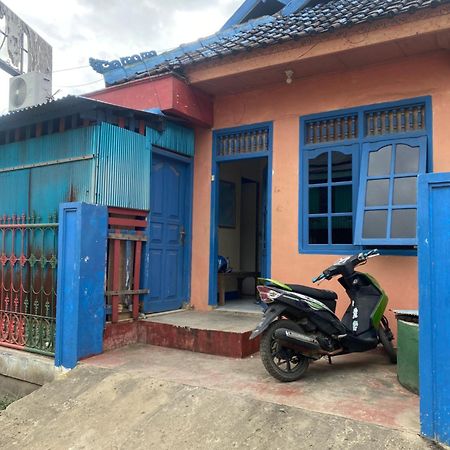 Cempaka Hostel Лабуан-Бахо Экстерьер фото