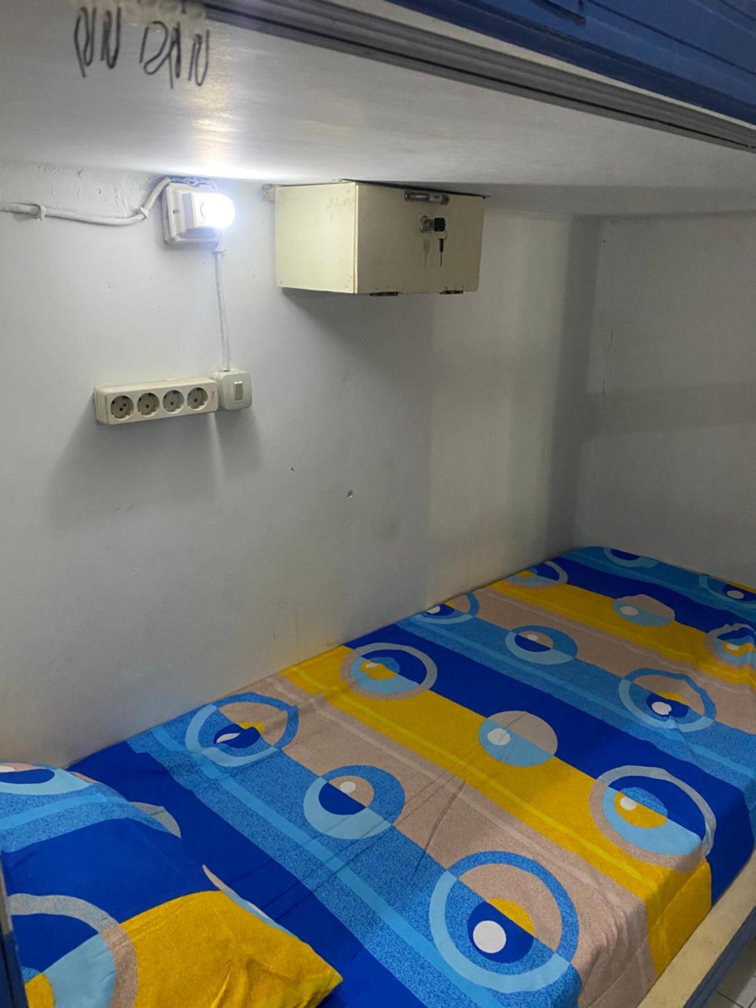 Cempaka Hostel Лабуан-Бахо Экстерьер фото