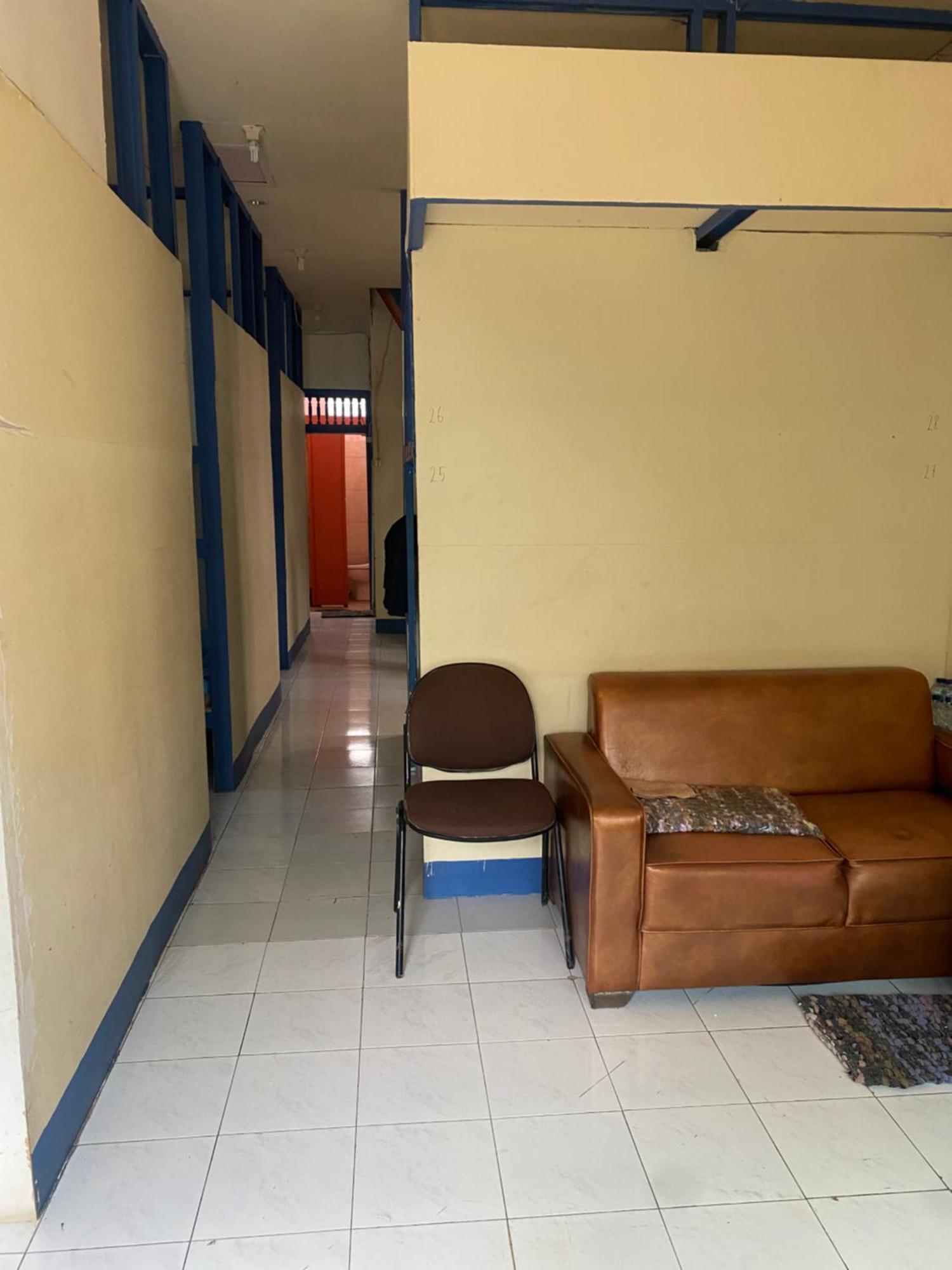 Cempaka Hostel Лабуан-Бахо Экстерьер фото